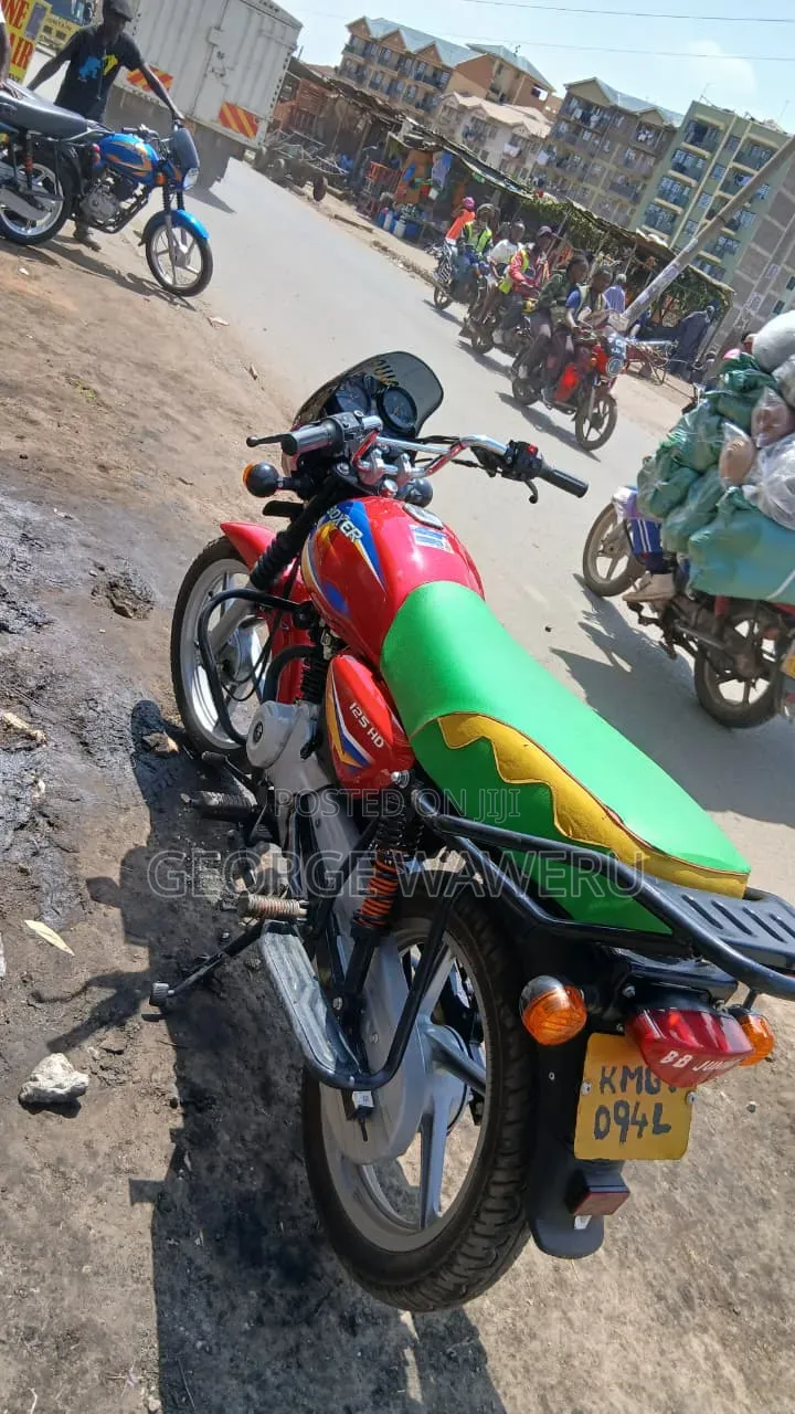 Bajaj Boxer 125 2025 Red