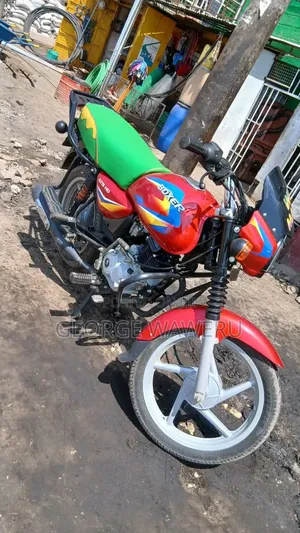 Bajaj Boxer 125 2025 Red