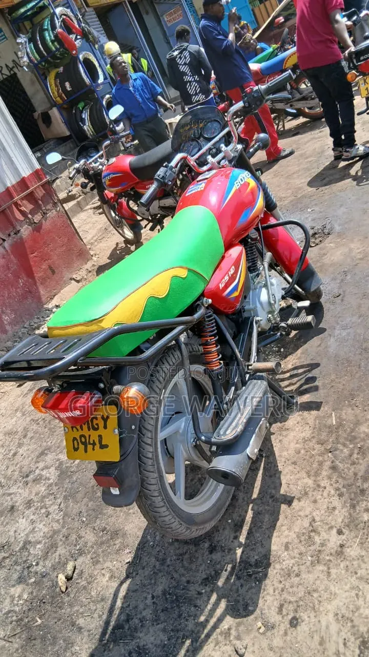 Bajaj Boxer 125 2025 Red
