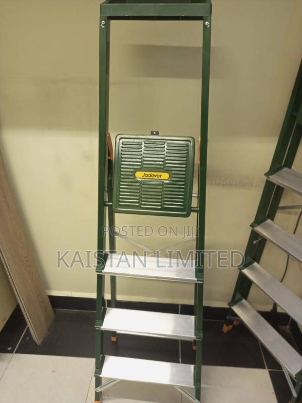 4 Step Heavy Duty Steel Folding Ladder With Wide Pedals - main view