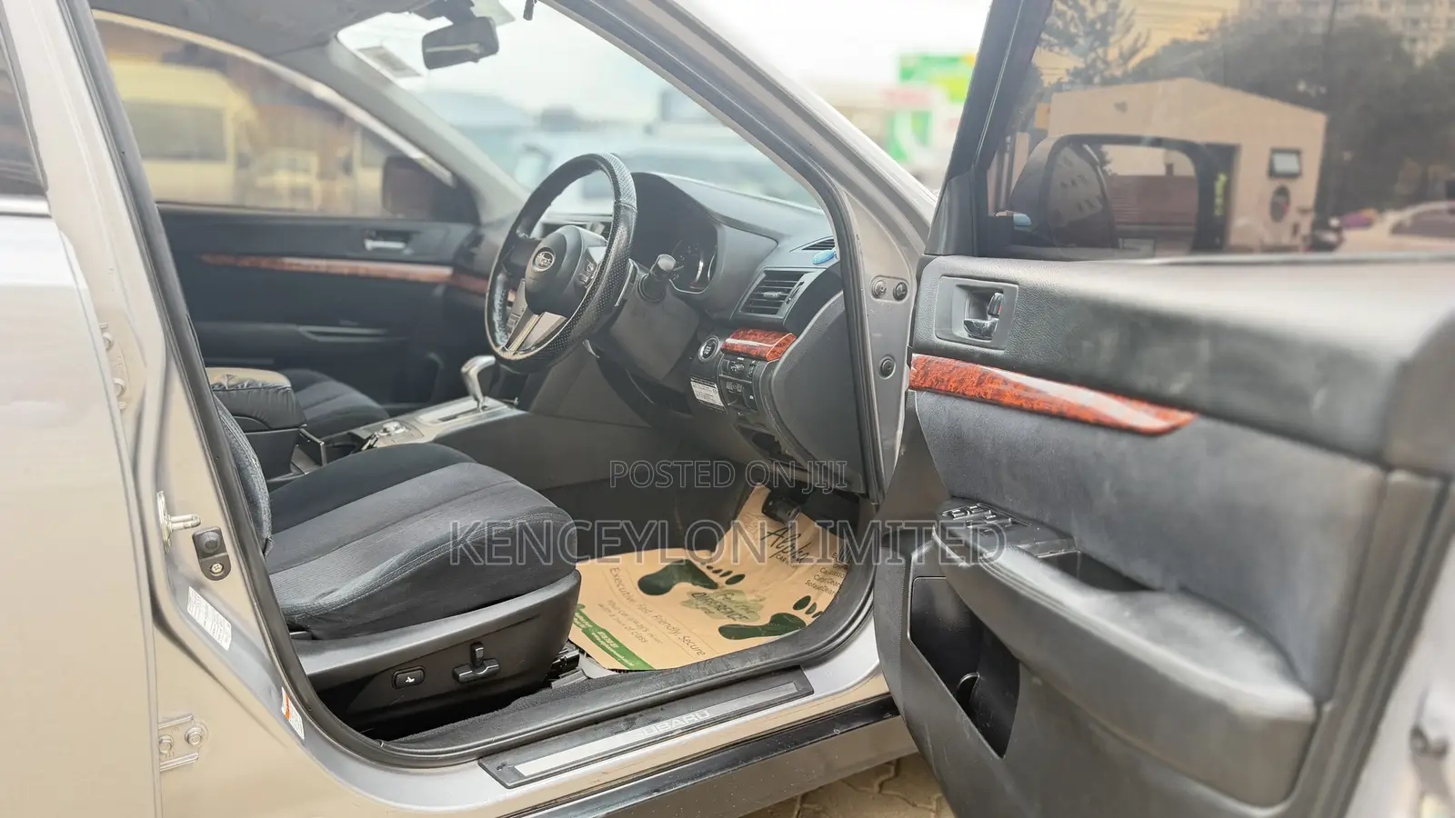 Subaru Outback 2.5i Limited 2011 Gold