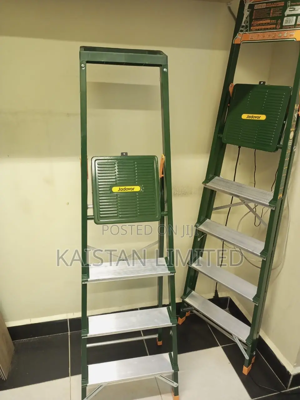 Durable 4-Step Steel Platform Ladder for Warehouse and Home Use