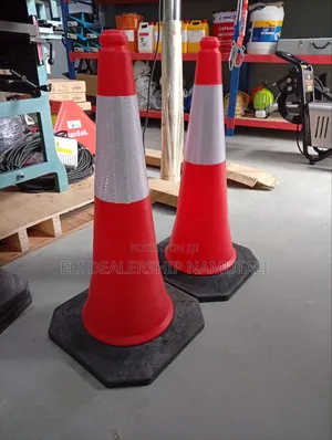 Industrial 75cm Traffic Cone With Heavy Rubber Base