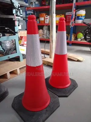 Industrial 75cm Traffic Cone With Heavy Rubber Base