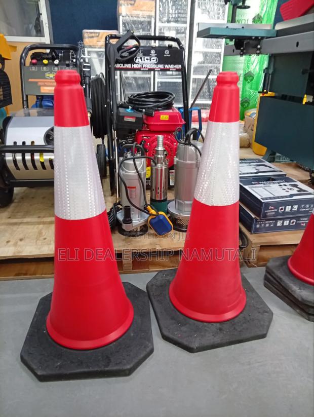 High Visibility 75cm Traffic Cone for Road Construction & Parking