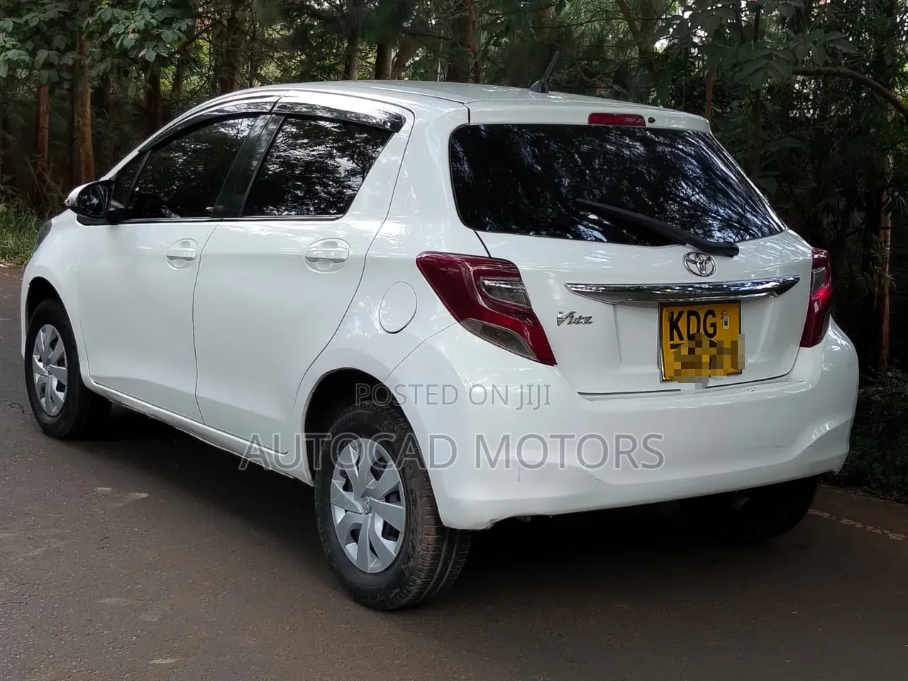 Toyota Vitz 2014 White