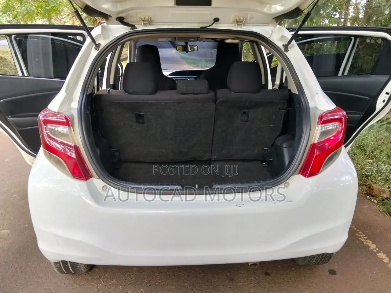 Toyota Vitz 2014 White