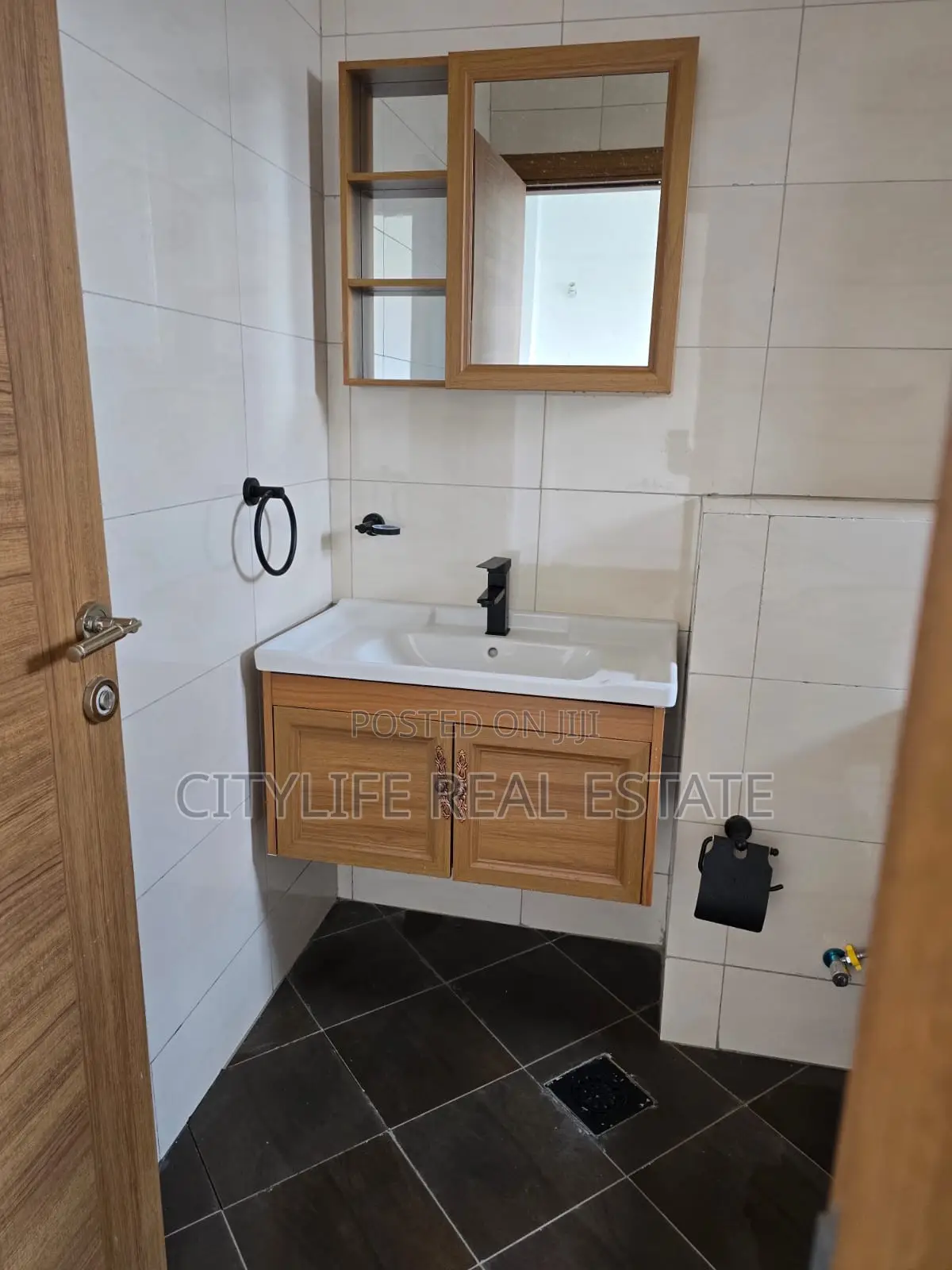 3bdrm Apartment in Lantana Road for rent