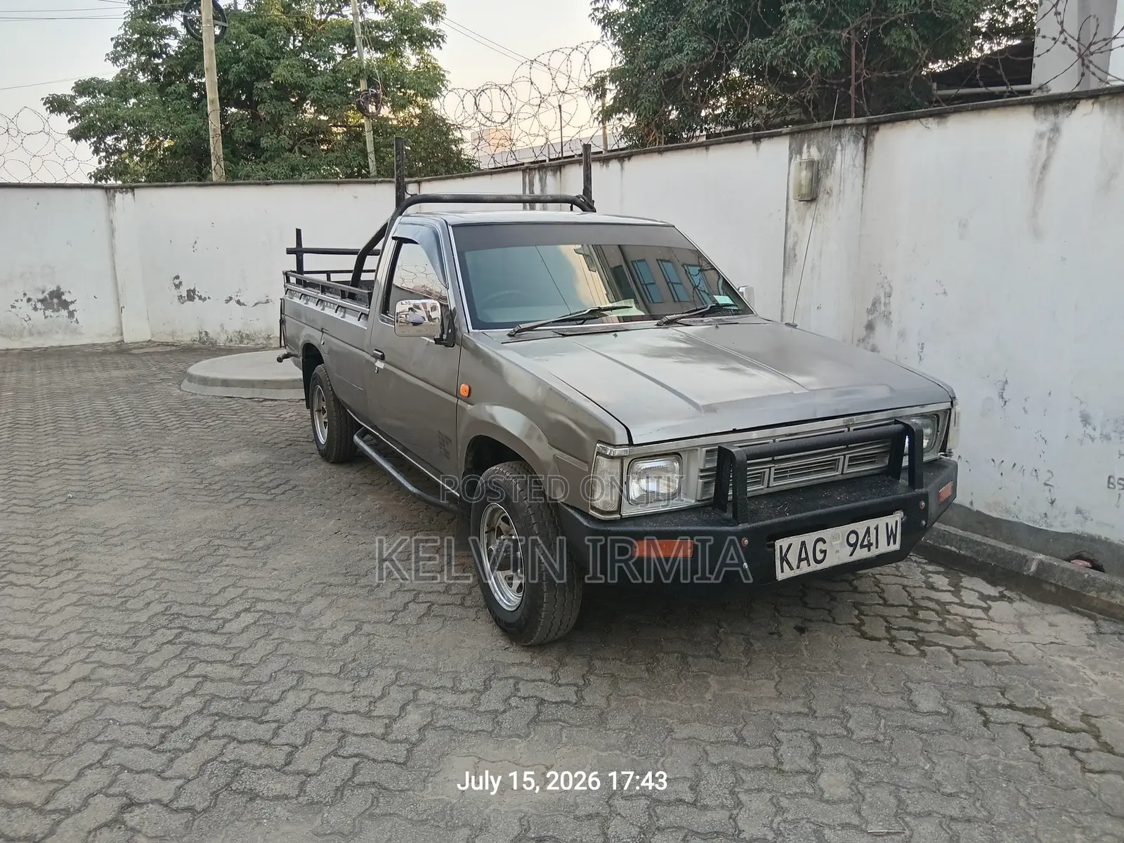Nissan Pick-Up 1987 Gray