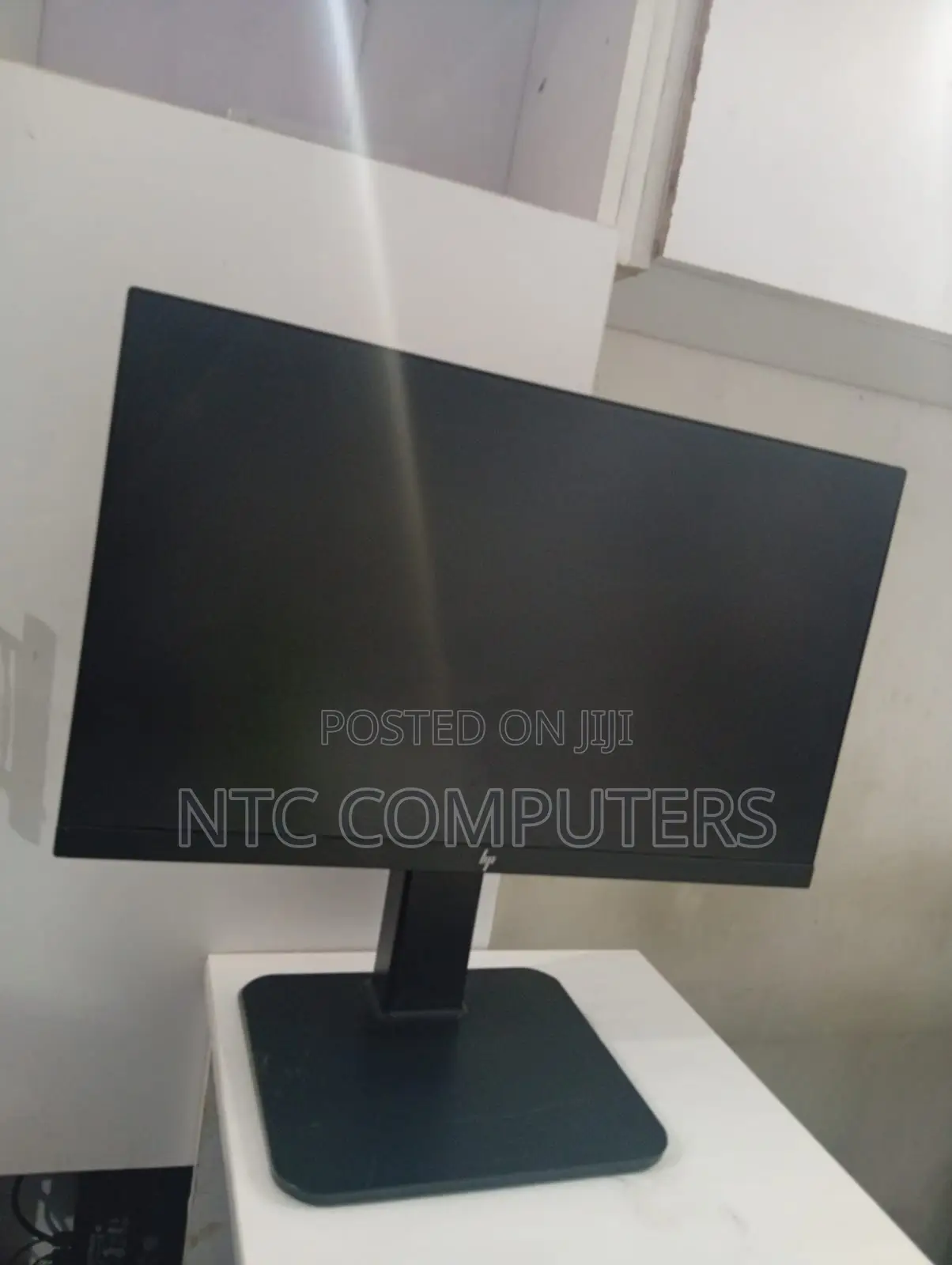 Refurbished HP 23 Inch Edge to Edge Display Monitor