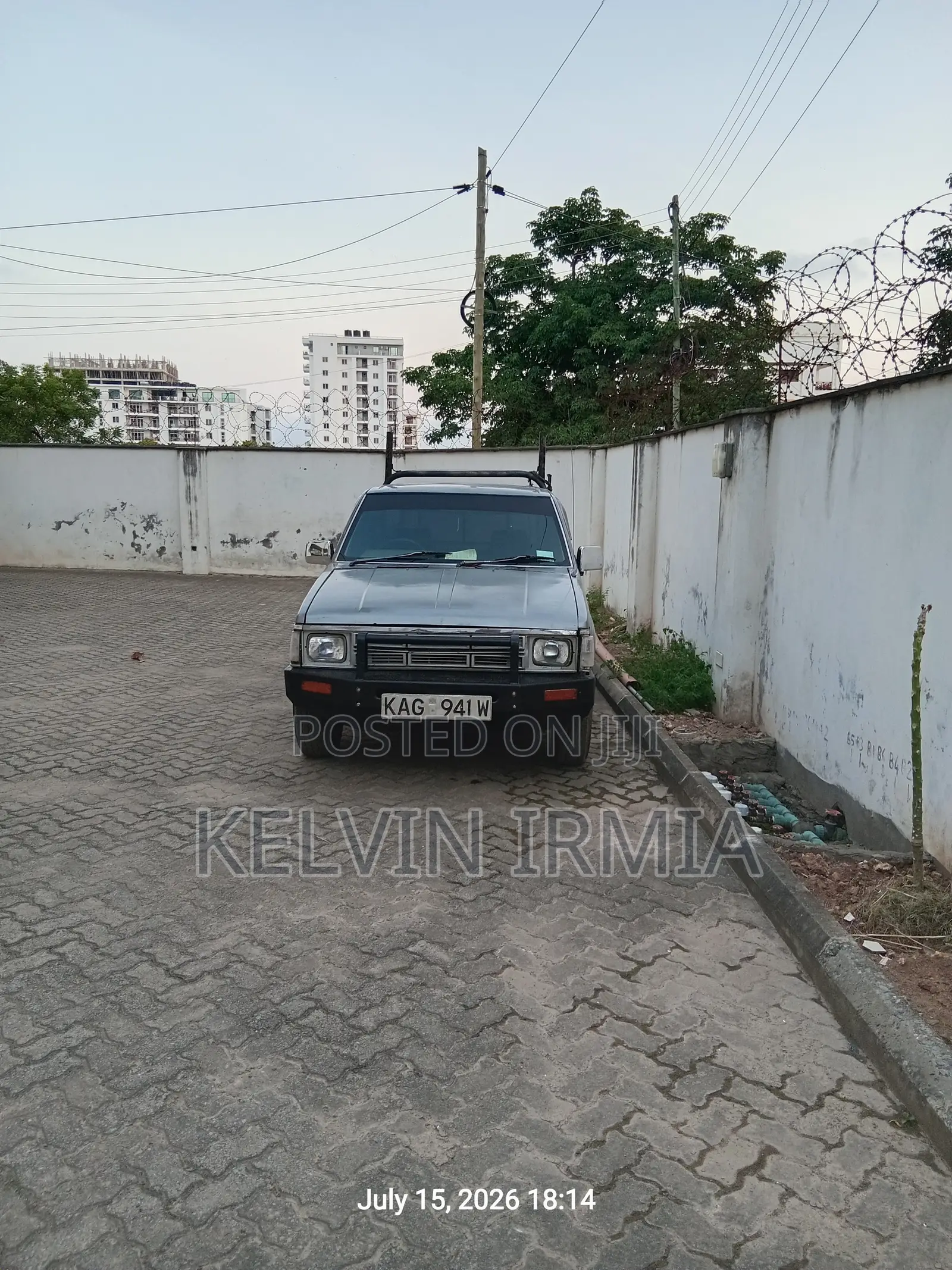 Nissan Pick-Up 1987 Gray