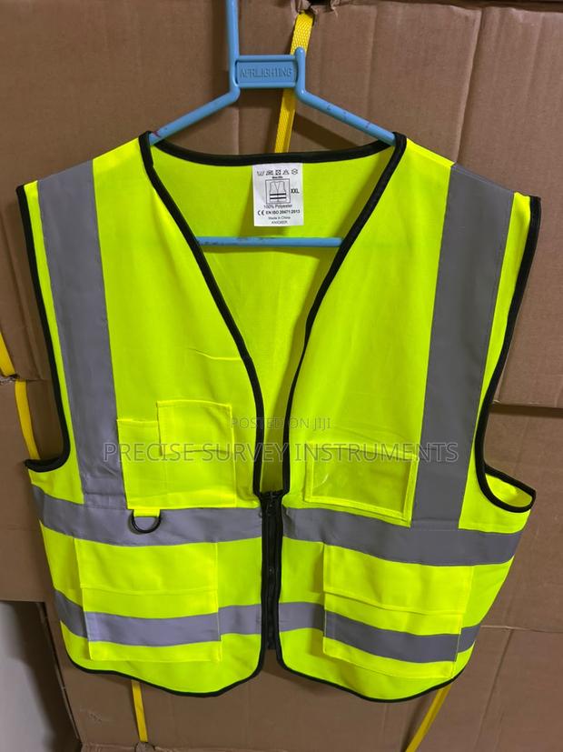 Heavy Duty Reflective Vest With Functional Storage
