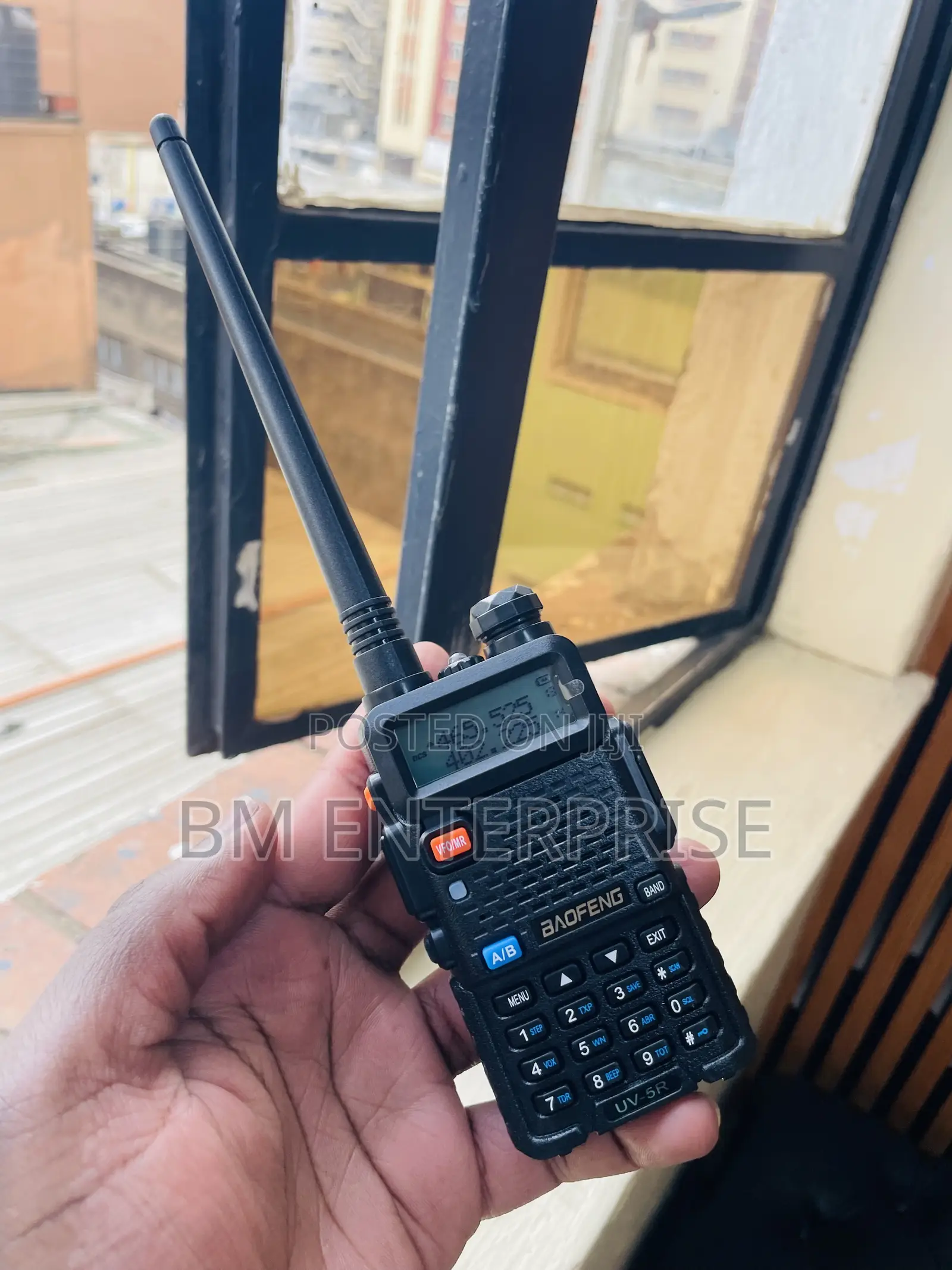 NEW Baofeng Uv-5r Walkie Talkies 10km