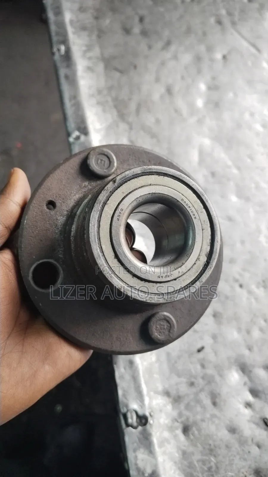 Rear Hub Lancer Cedia