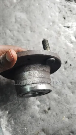 Rear Hub Lancer Cedia