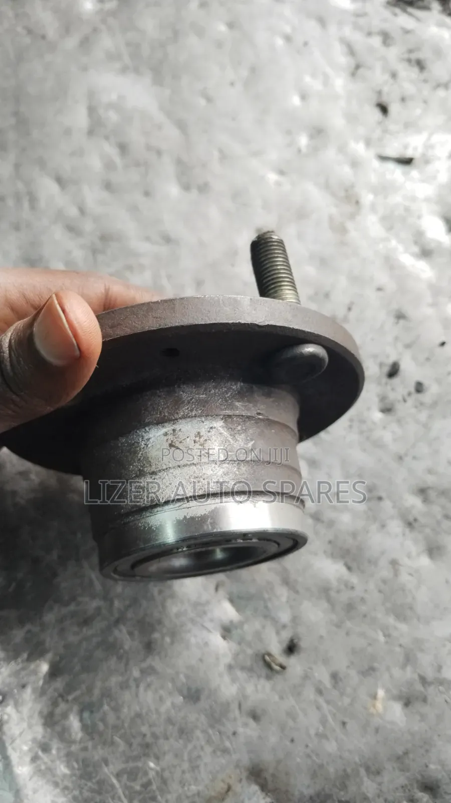 Rear Hub Lancer Cedia