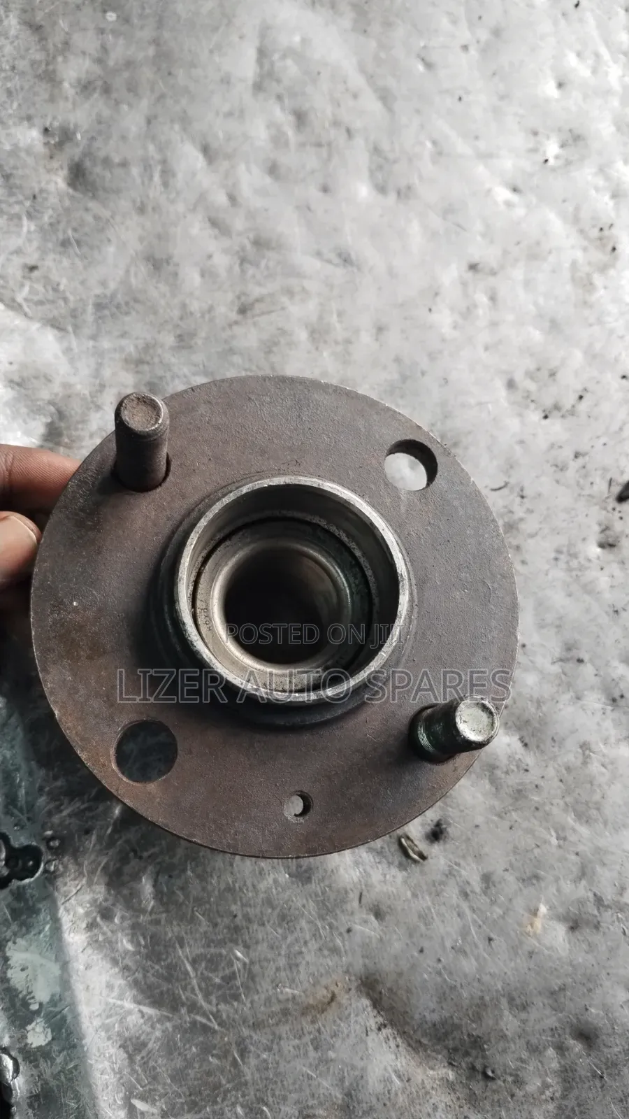 Rear Hub Lancer Cedia