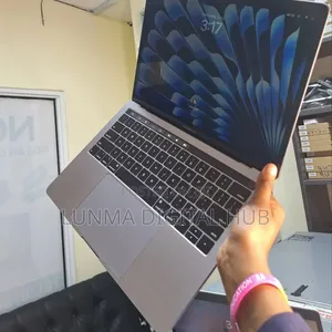 Laptop Apple MacBook 2017 8GB Intel Core i7 SSD 512GB