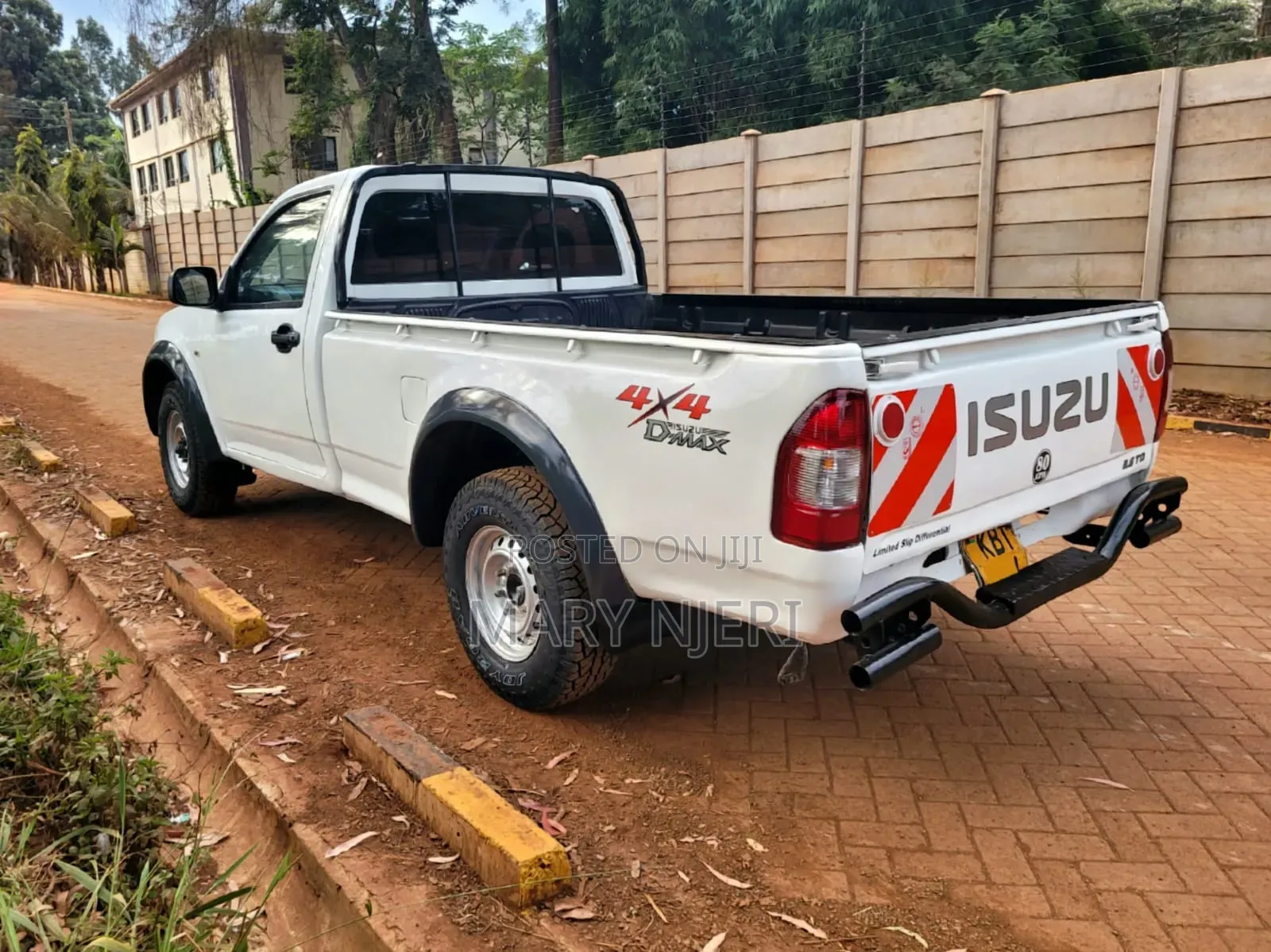 Isuzu D-MAX 2011 White