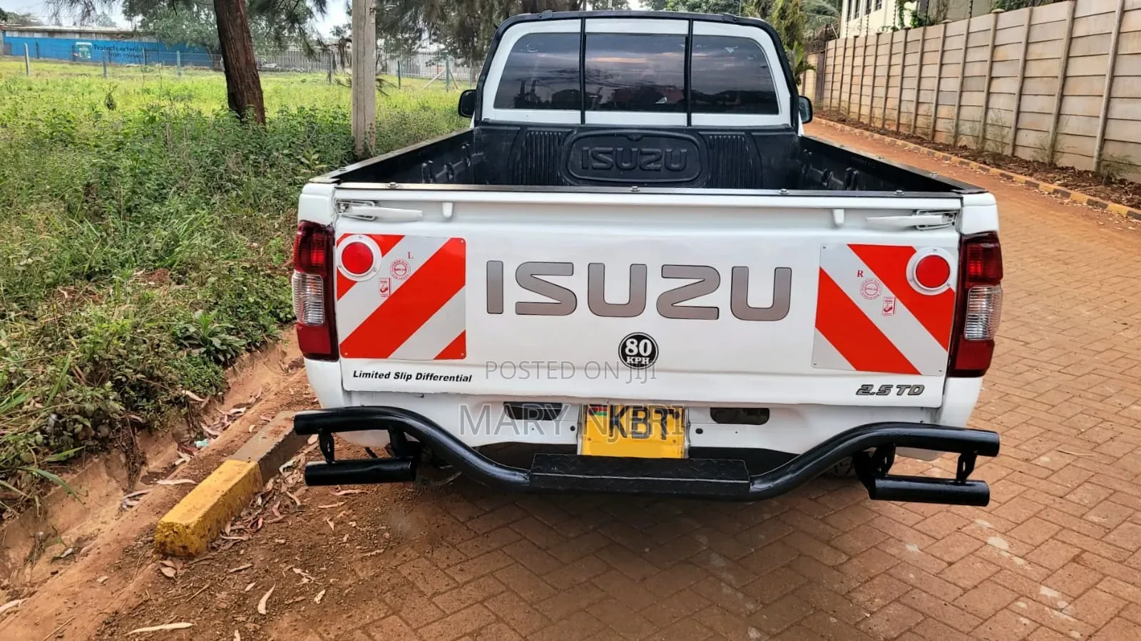 Isuzu D-MAX 2011 White