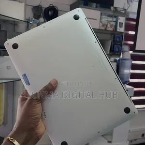Laptop Apple MacBook 2018 8GB Intel Core i5 SSD 256GB