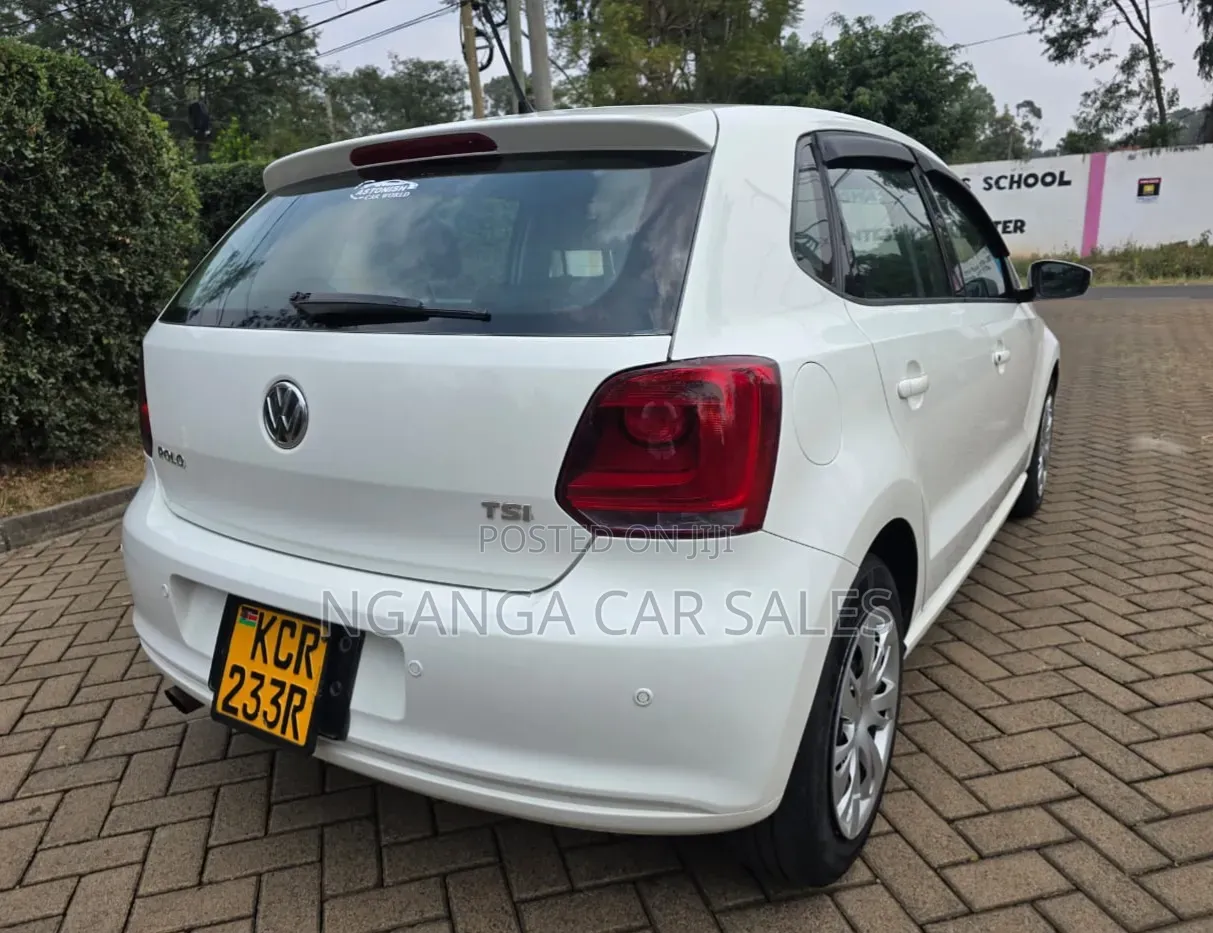 Volkswagen Polo 2011 White