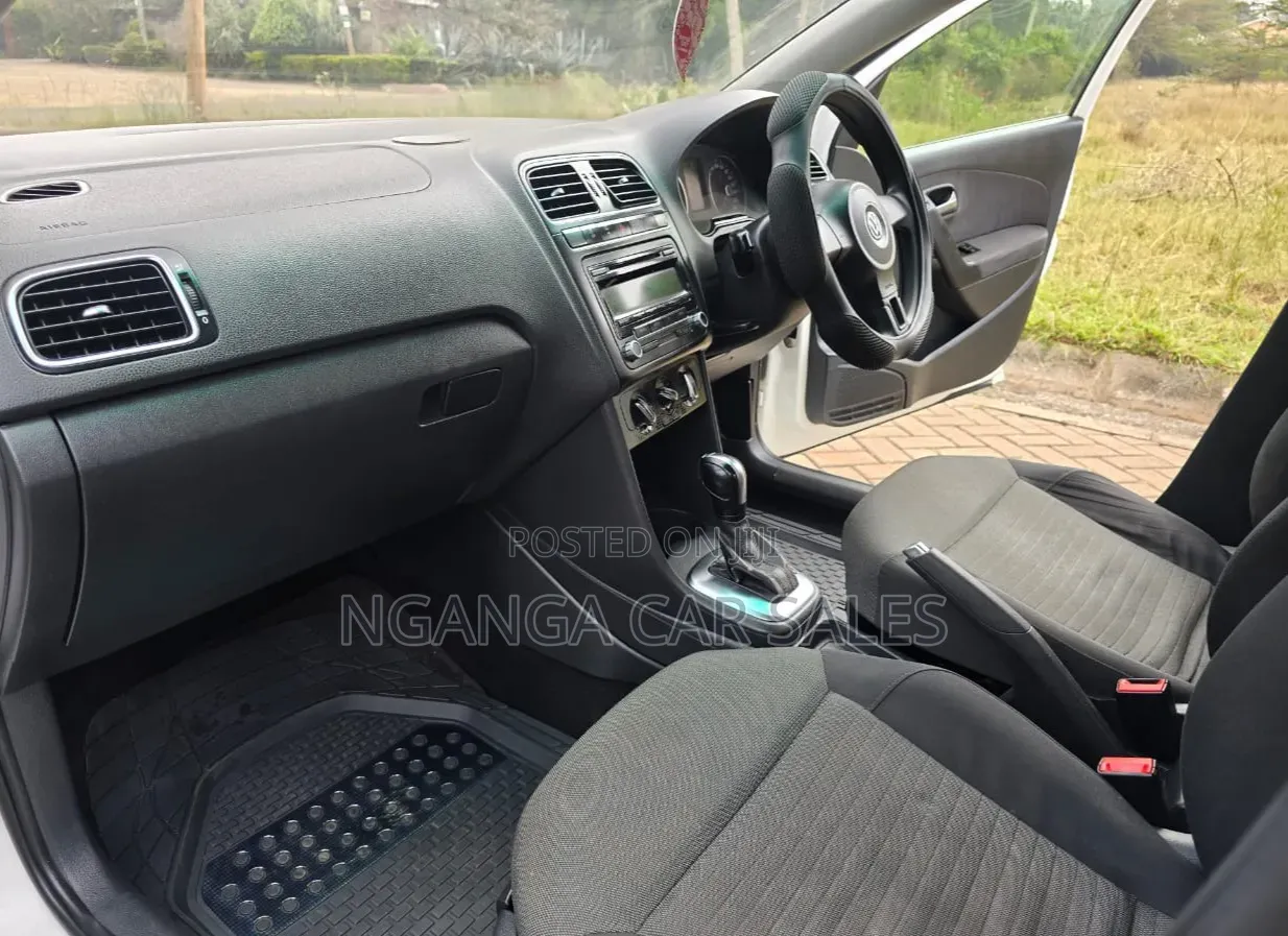 Volkswagen Polo 2011 White
