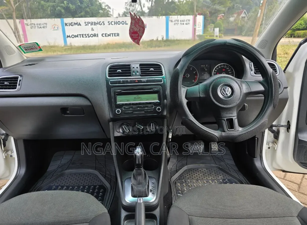 Volkswagen Polo 2011 White
