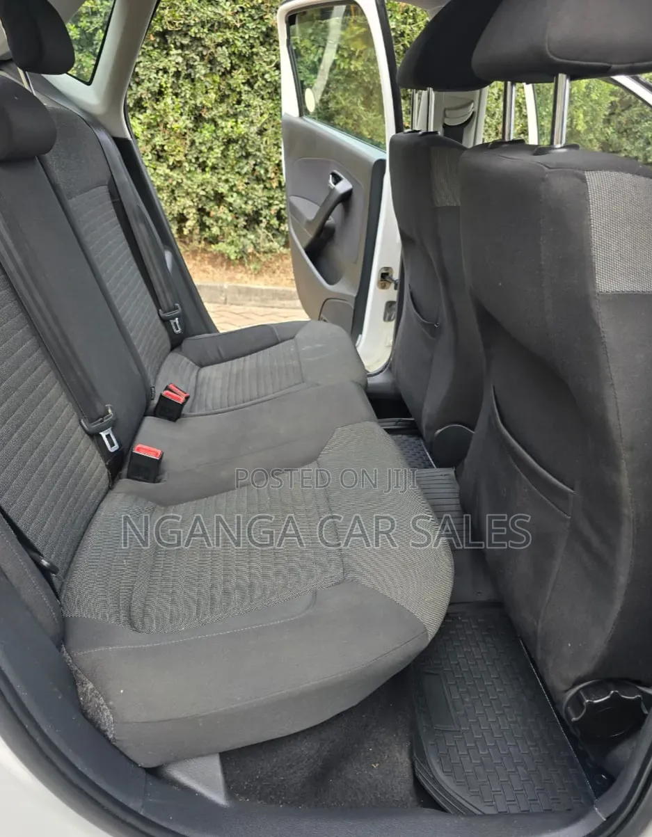 Volkswagen Polo 2011 White