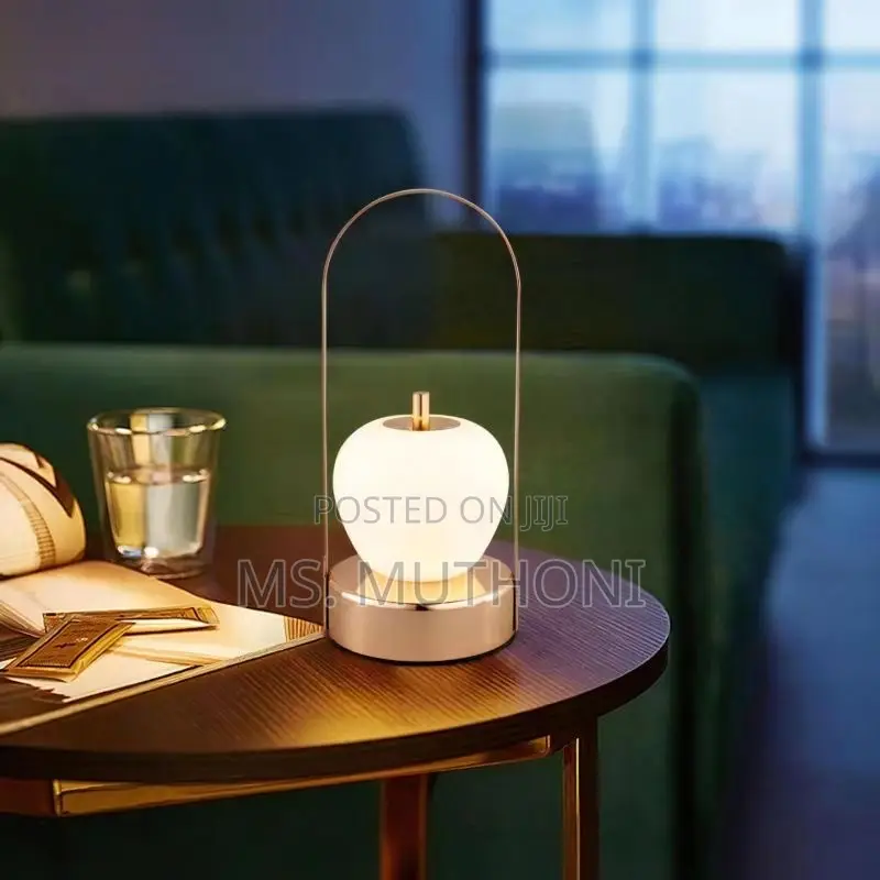 Rechargeable 7W LED Lamp (2400 Mah )