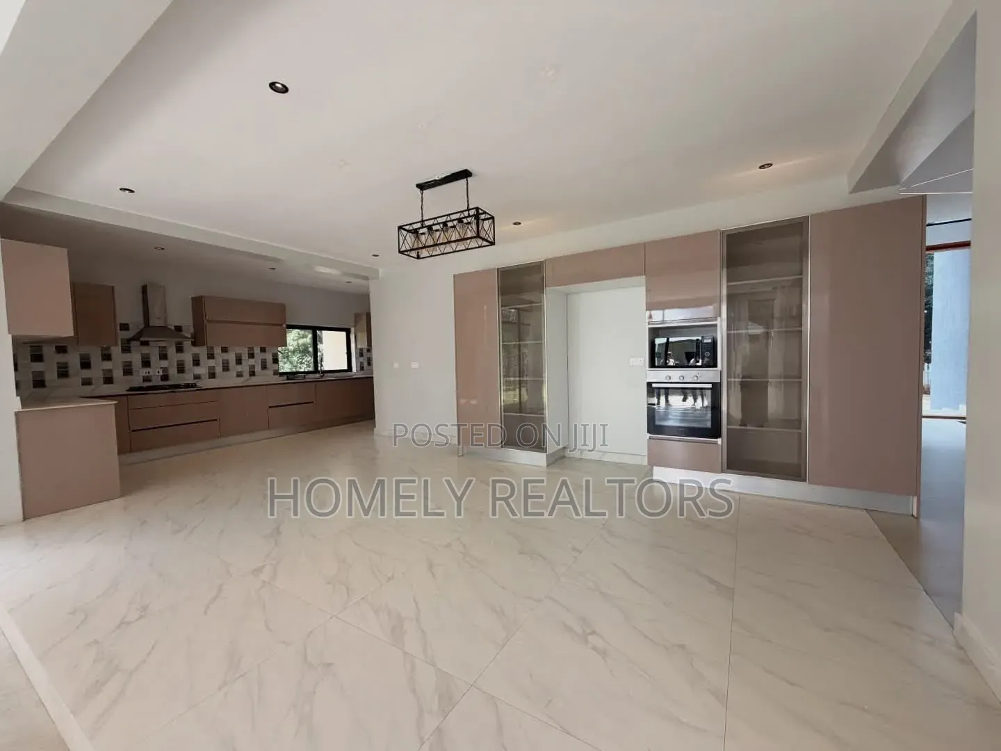 5bdrm Mansion in Nairobi, Karen for rent