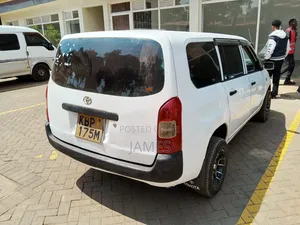 Toyota HiAce 2004 White