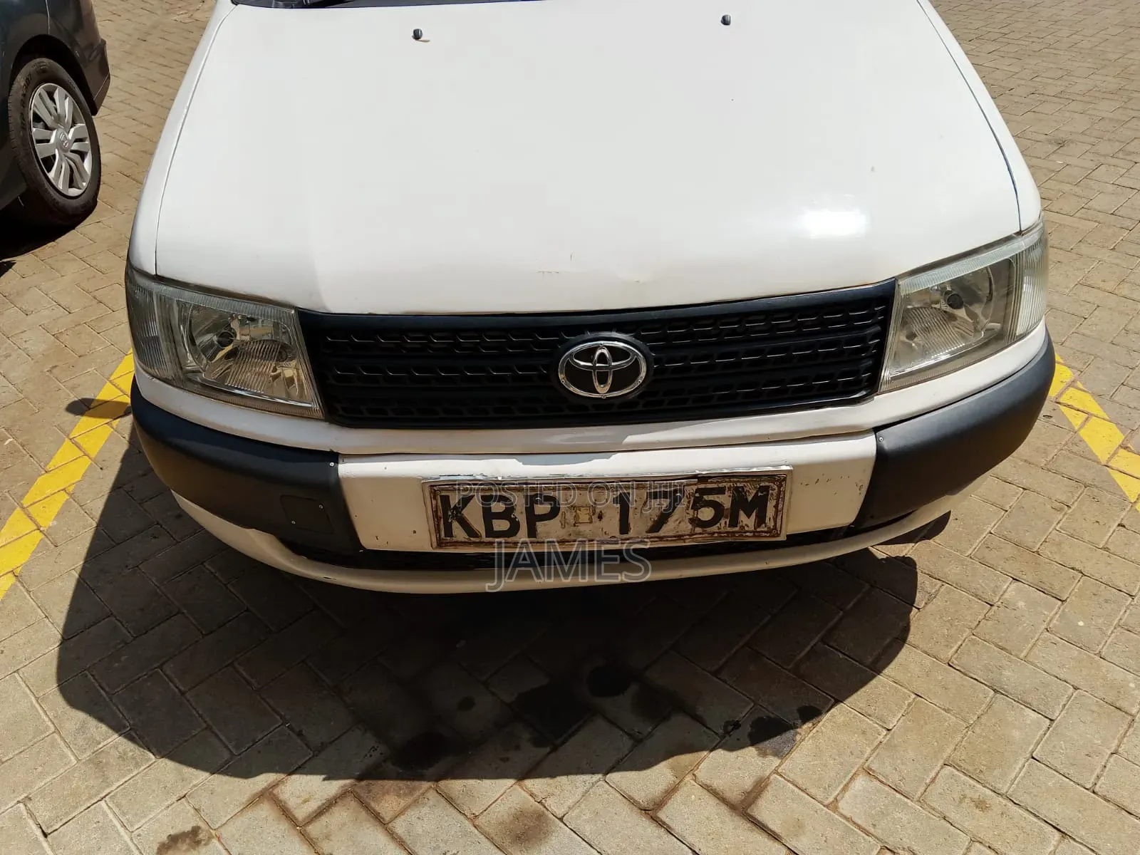 Toyota HiAce 2004 White