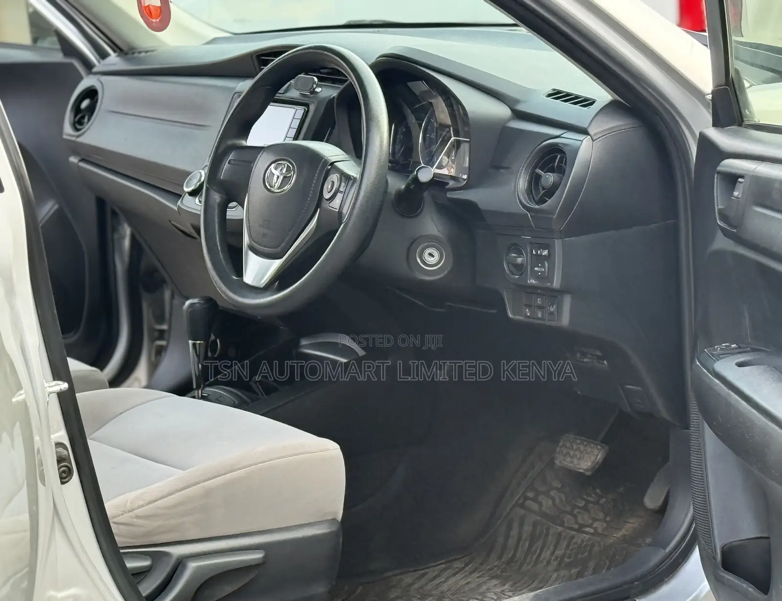 Toyota Axio 1.5 Hybrid 2WD 2017 Silver