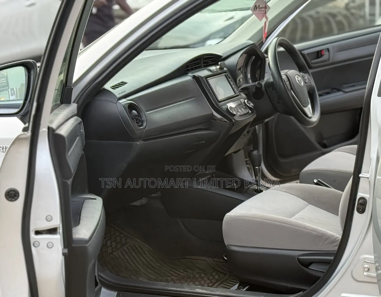 Toyota Axio 1.5 Hybrid 2WD 2017 Silver