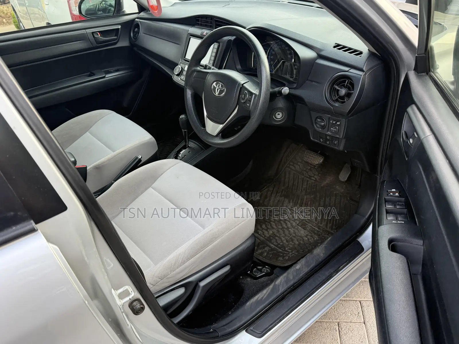 Toyota Axio 1.5 Hybrid 2WD 2017 Silver