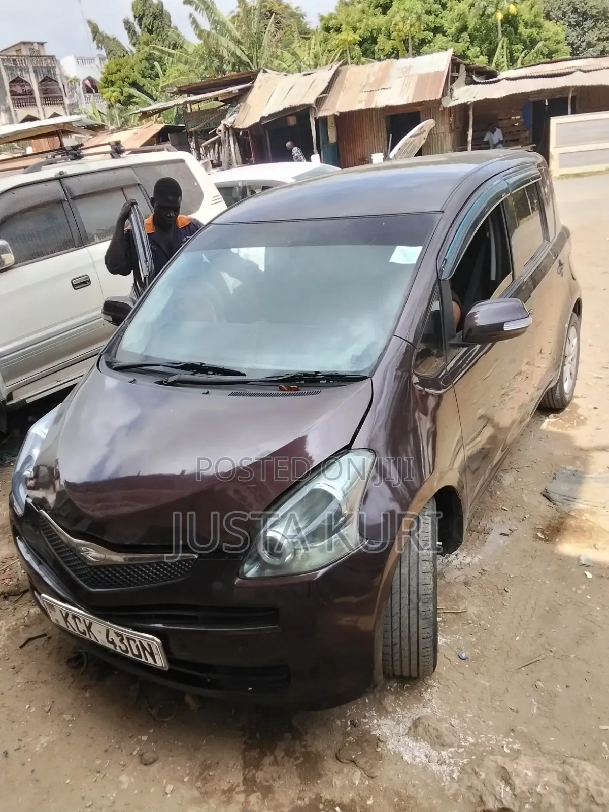 Toyota Ractis 2010 Maroon
