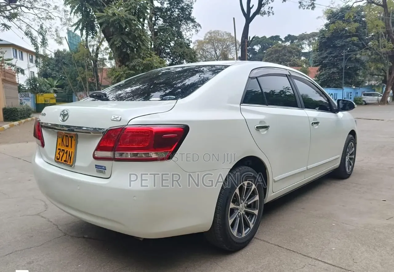 Toyota Premio 2019 Off white