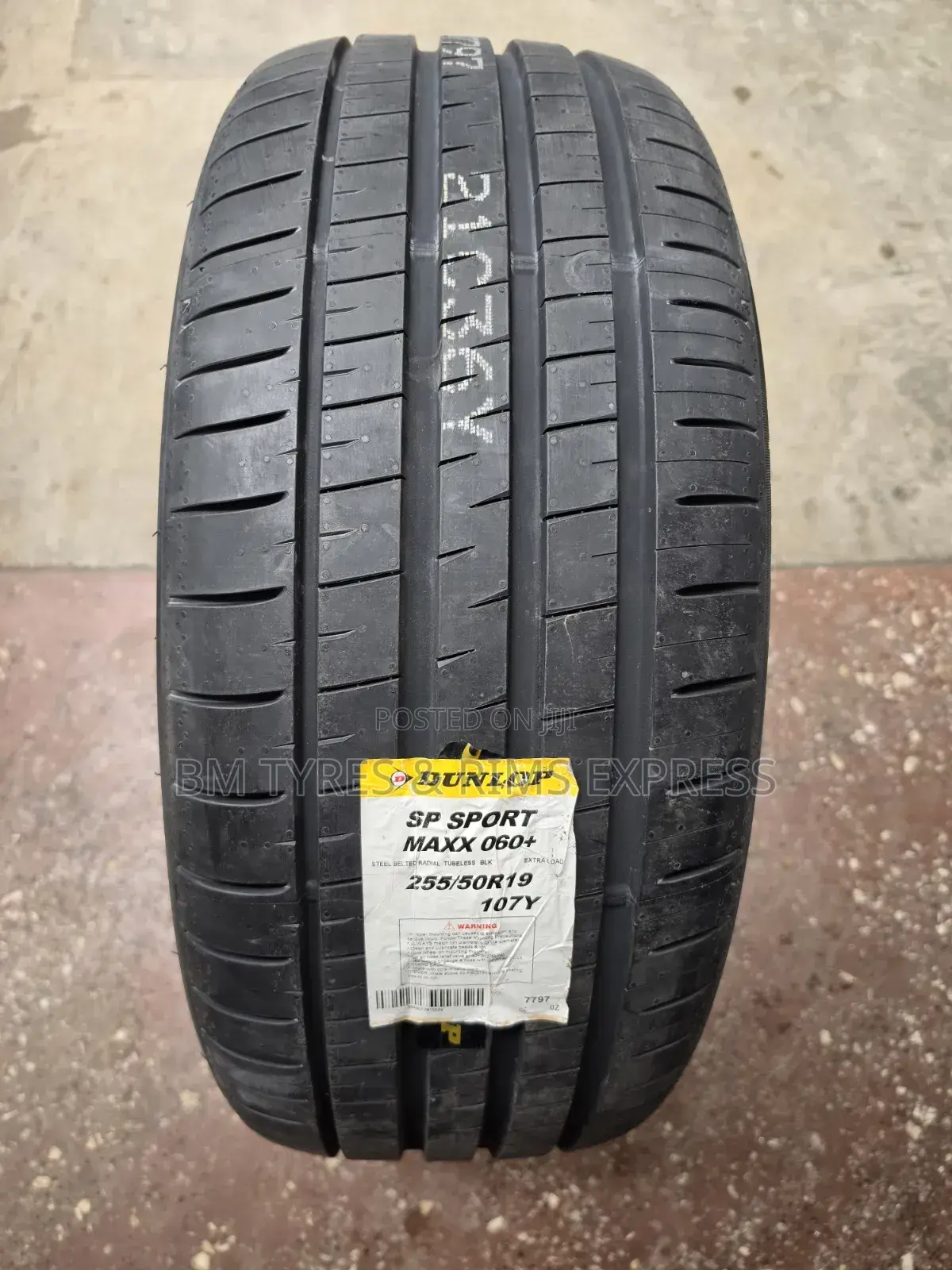255 /50 R19 DUNLOP TIRES (Japan)