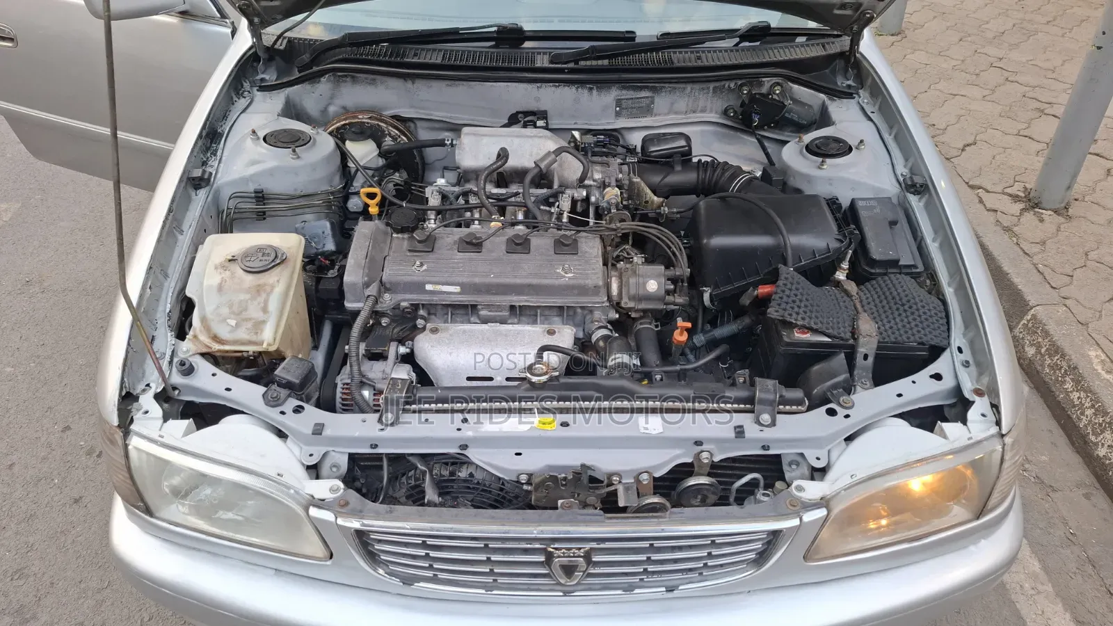 Toyota Corolla 2000 Silver