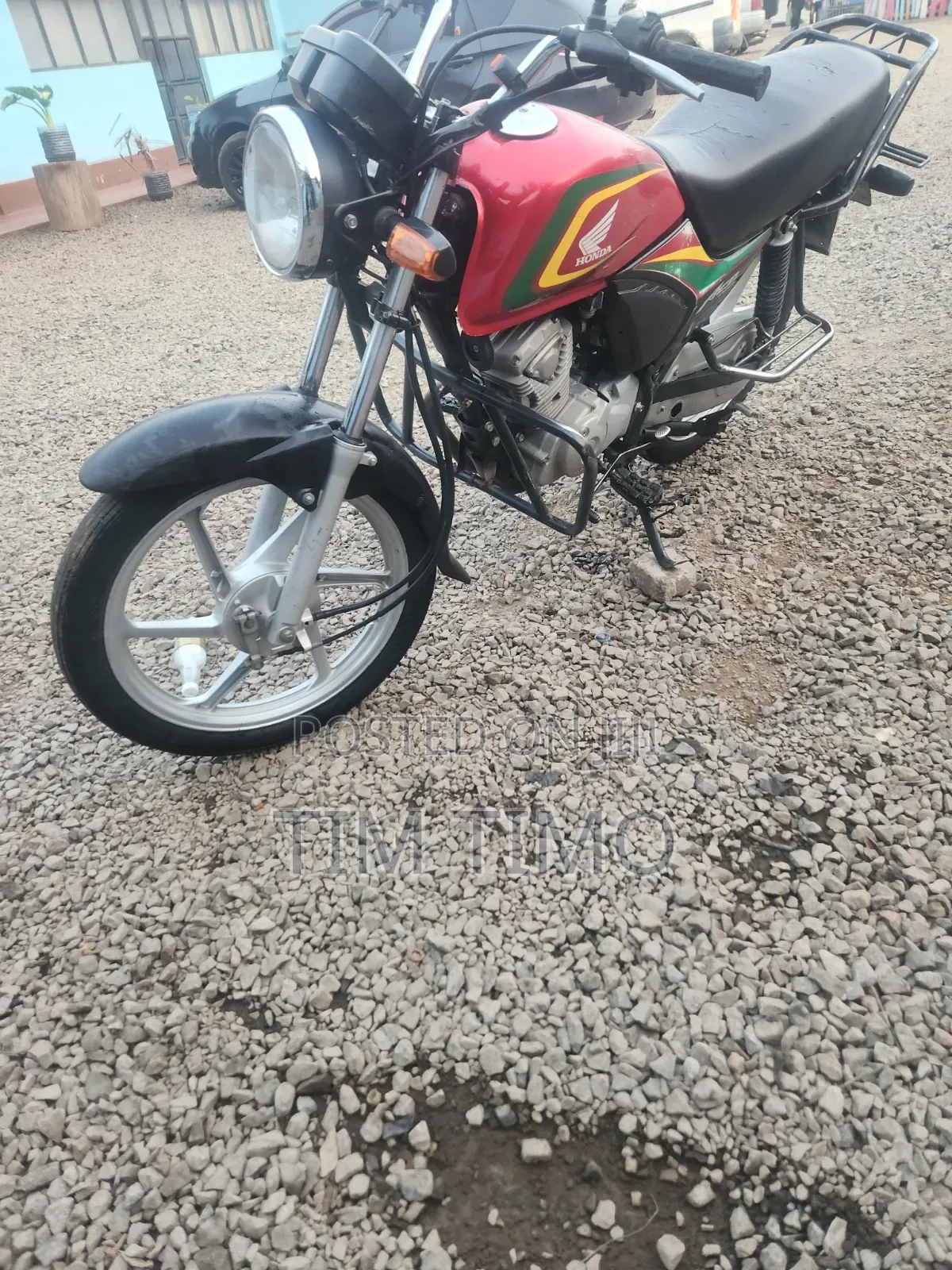 Honda CB 2025 Red