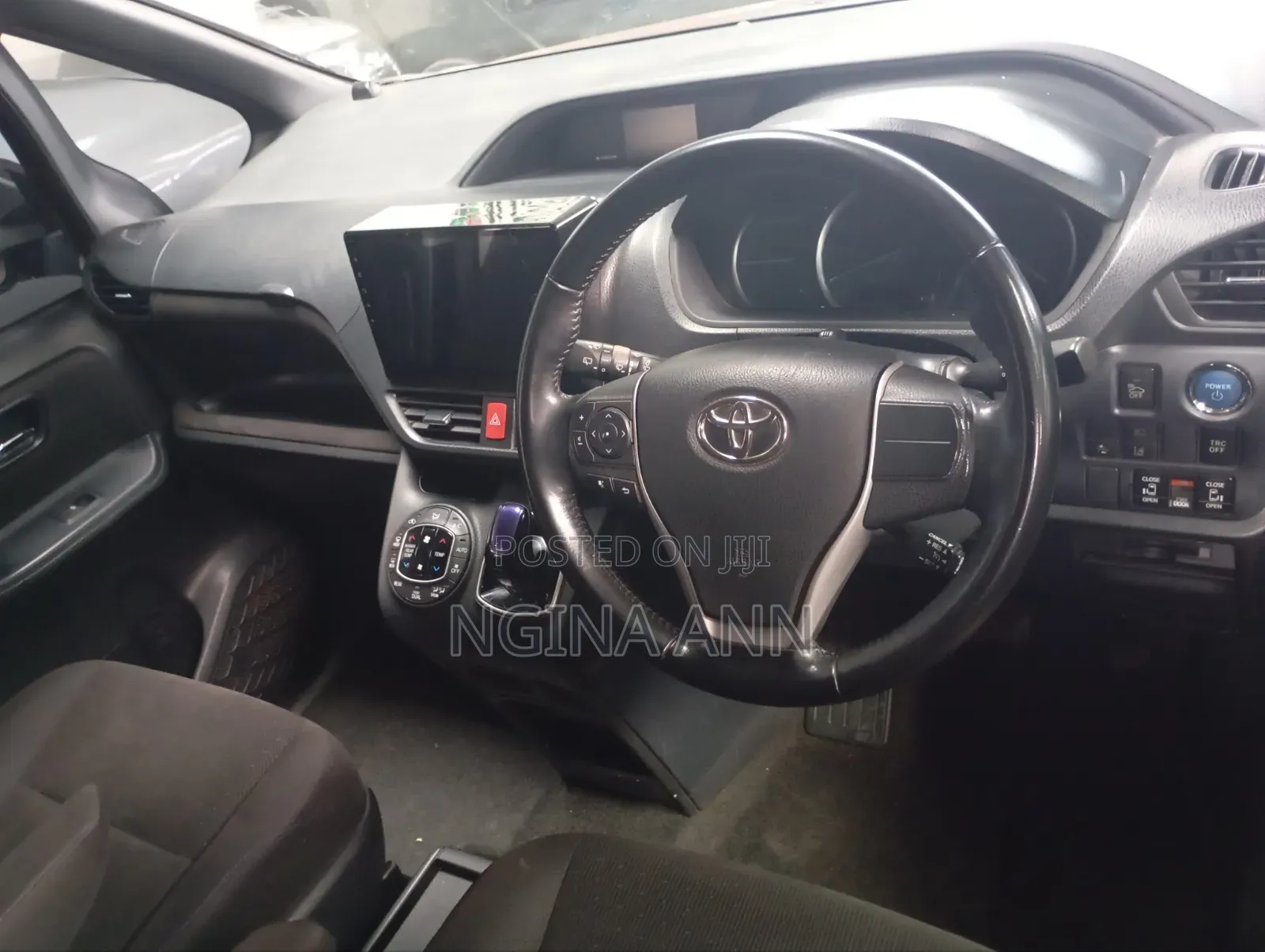 Toyota Noah 2017 Brown