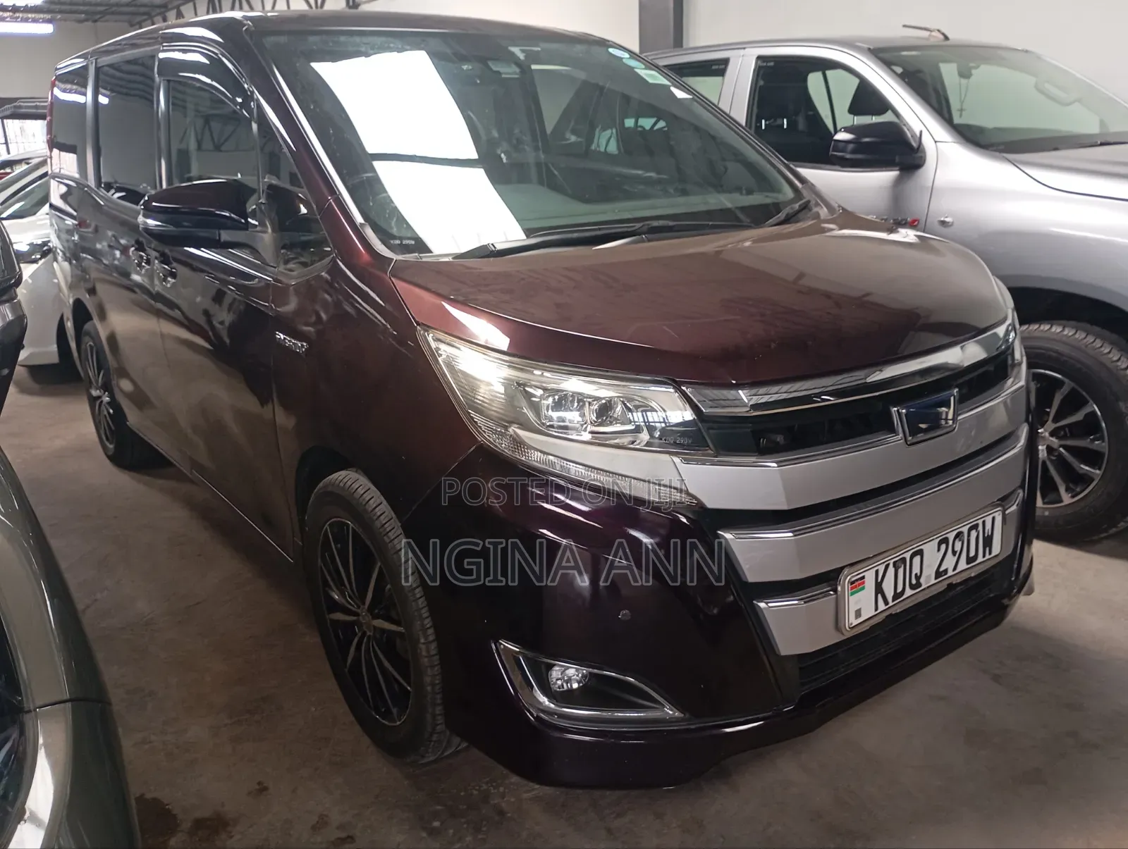 Toyota Noah 2017 Brown