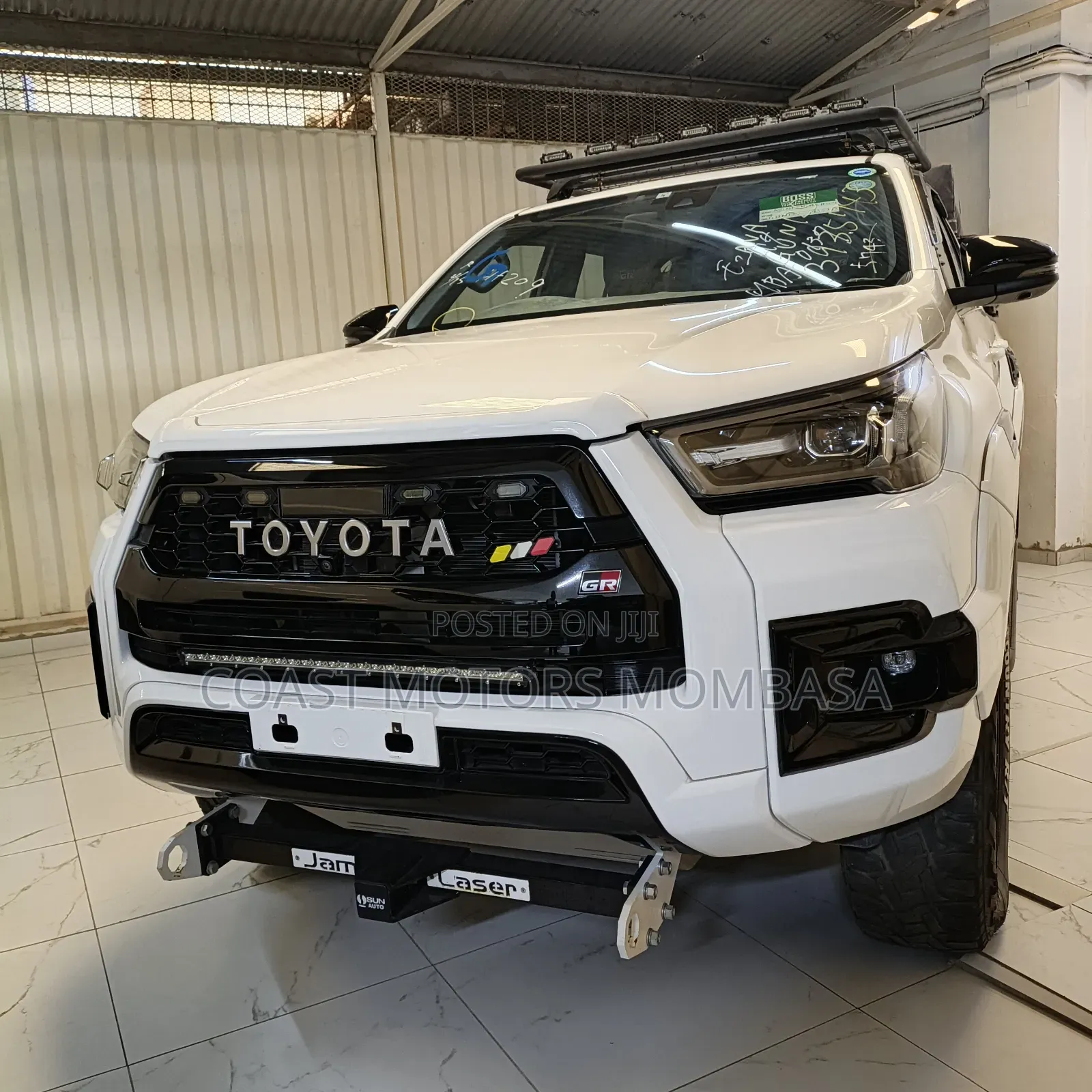 Toyota Hilux 2021 White