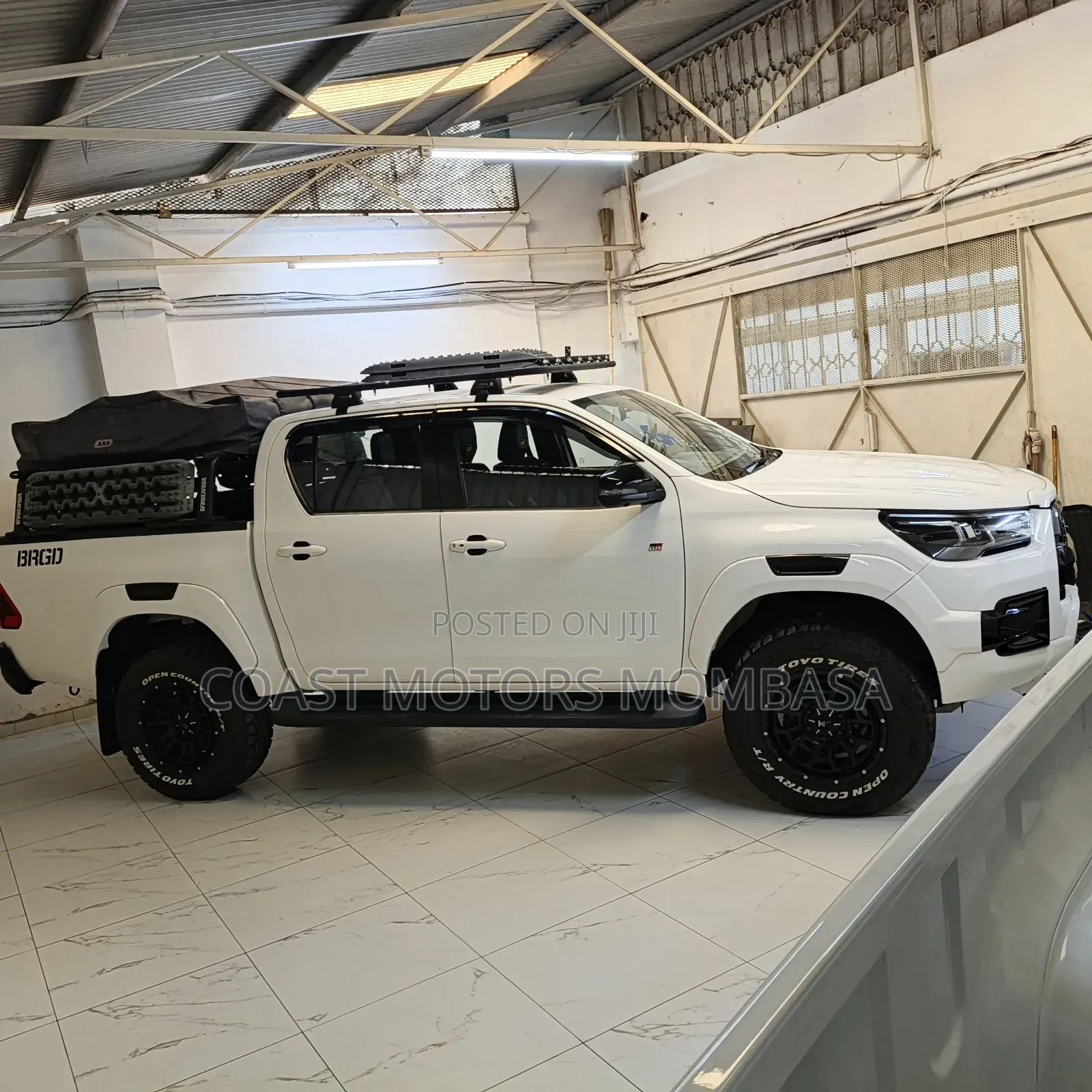 Toyota Hilux 2021 White