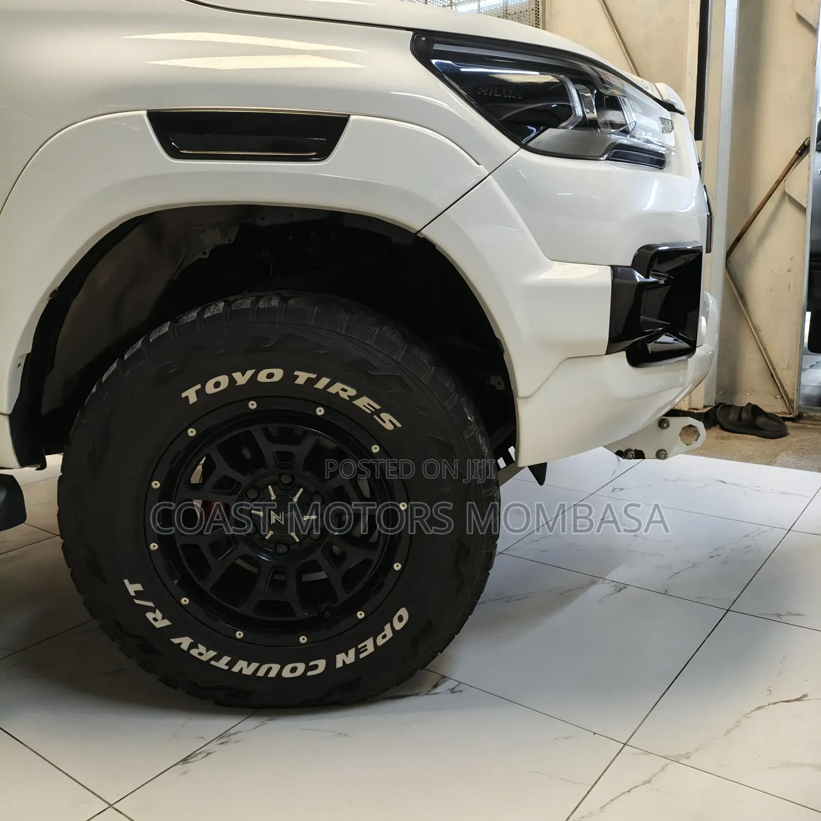 Toyota Hilux 2021 White