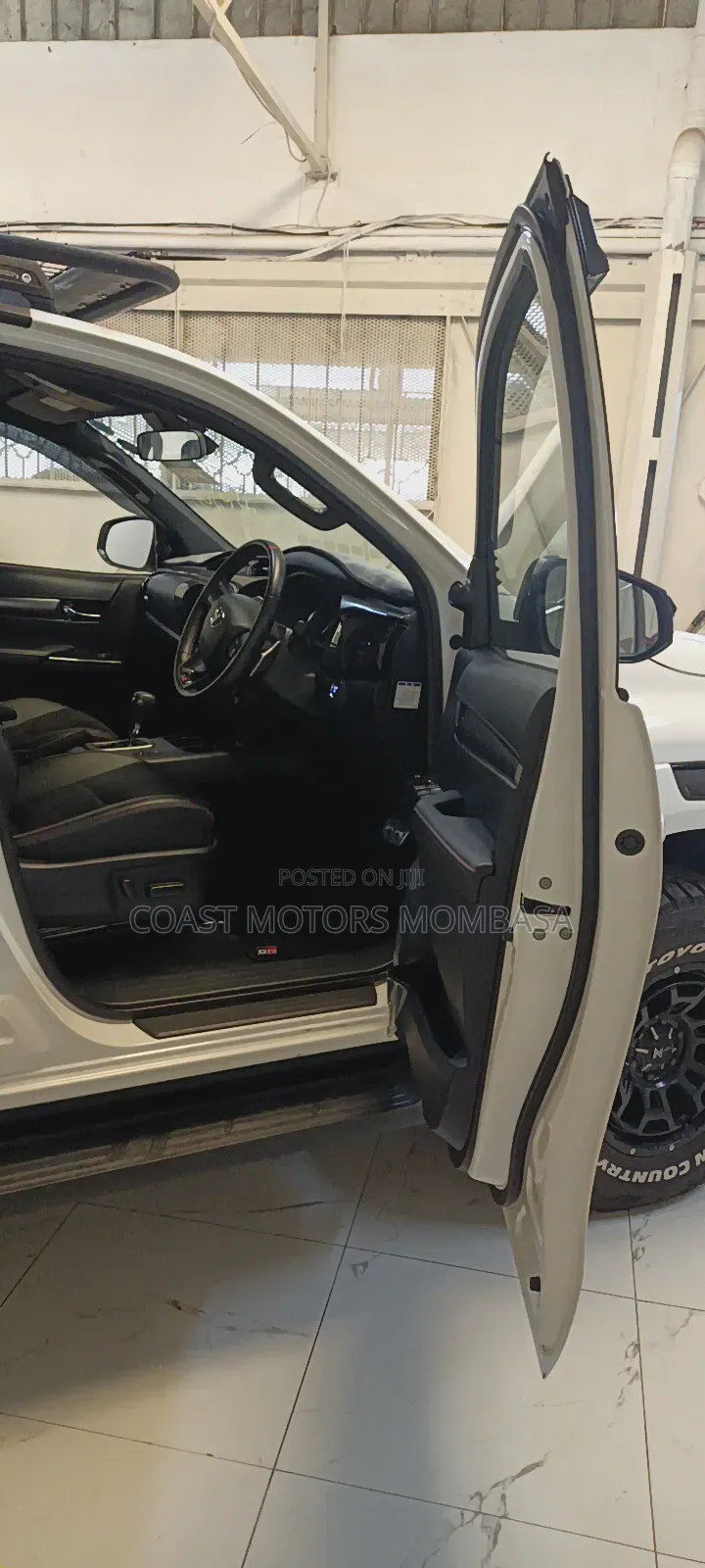 Toyota Hilux 2021 White