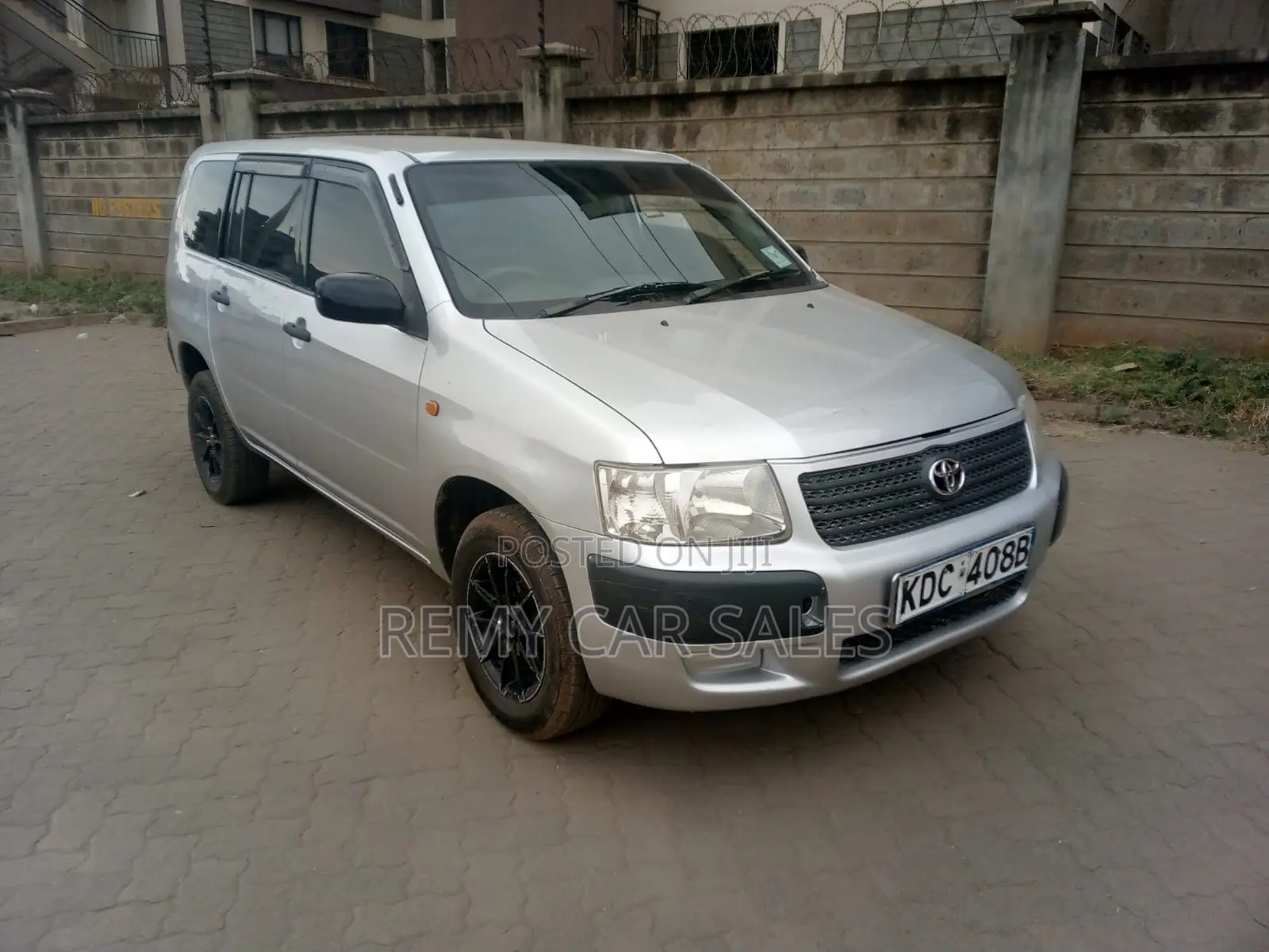 Toyota Succeed SV Premium 2014 Silver