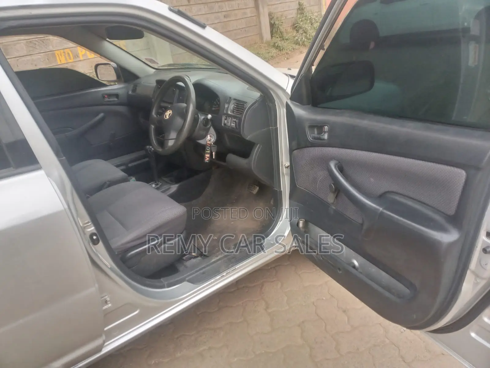 Toyota Succeed SV Premium 2014 Silver
