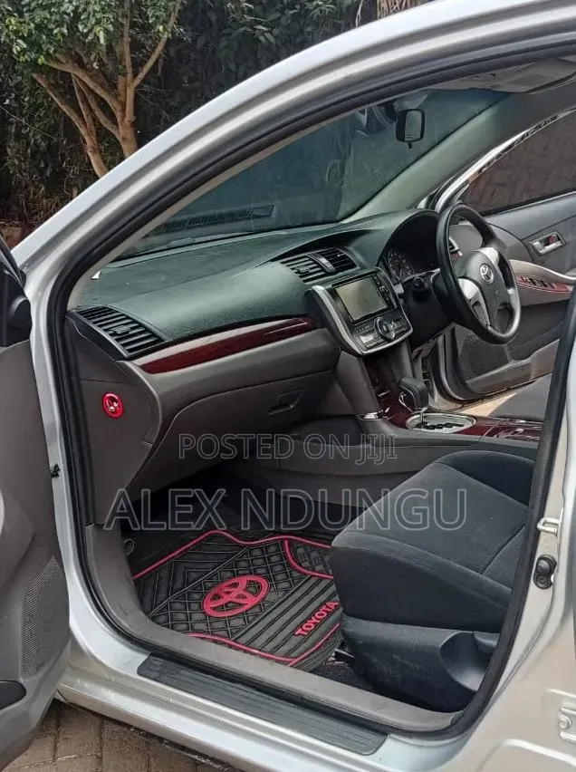 Toyota Premio 2014 Silver